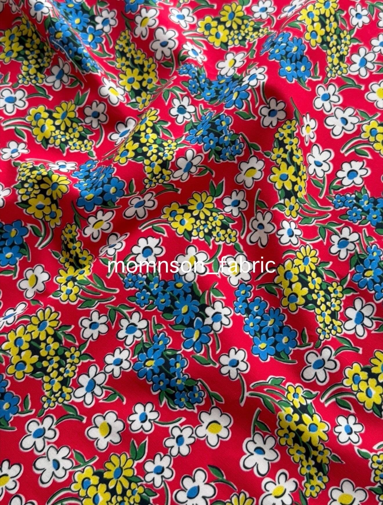 Momnson - August 2026 - Daisy Meadow - Red
